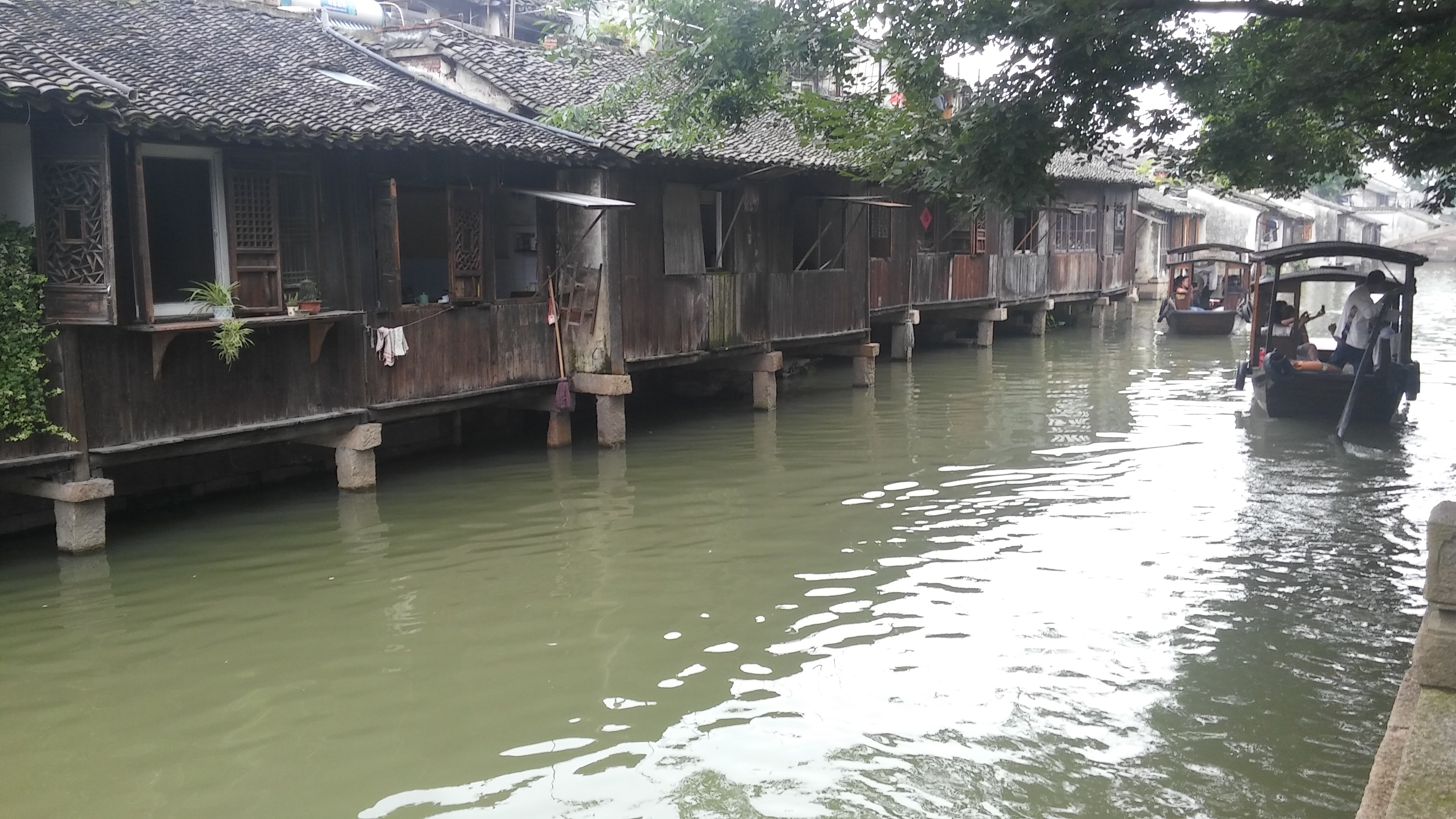 wuzhen lake